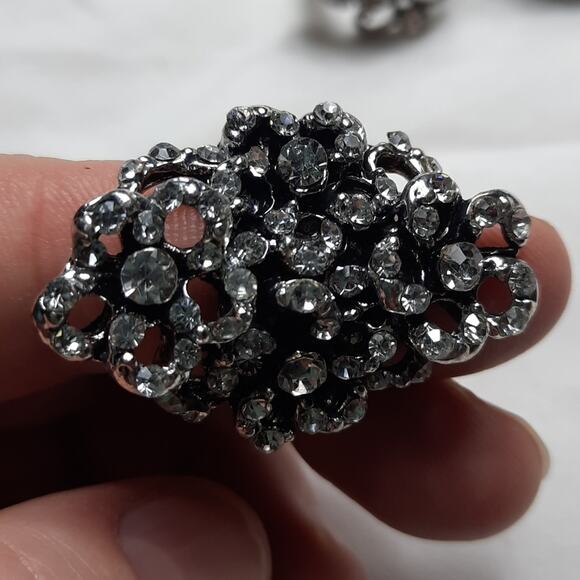 Set of Three Silver Tone & Crystal Floral Rings Size 6 - Picture 3 of 11